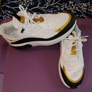 Sold on Mercari**Nike Air Max Dia Womens size 10